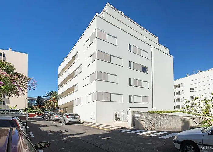 Jasmineiro I By An Island *