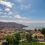 Jasmineiro I By An Island Daire *