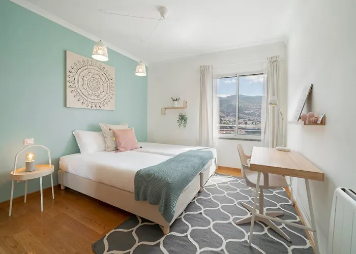 Jasmineiro I By An Island