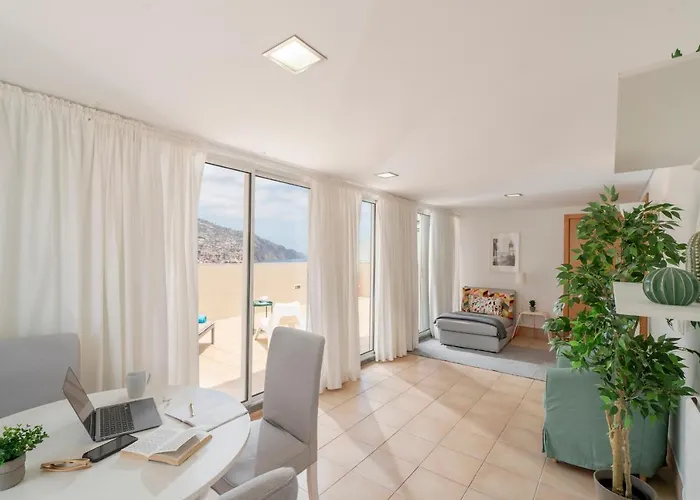 Jasmineiro I By An Island פונשל