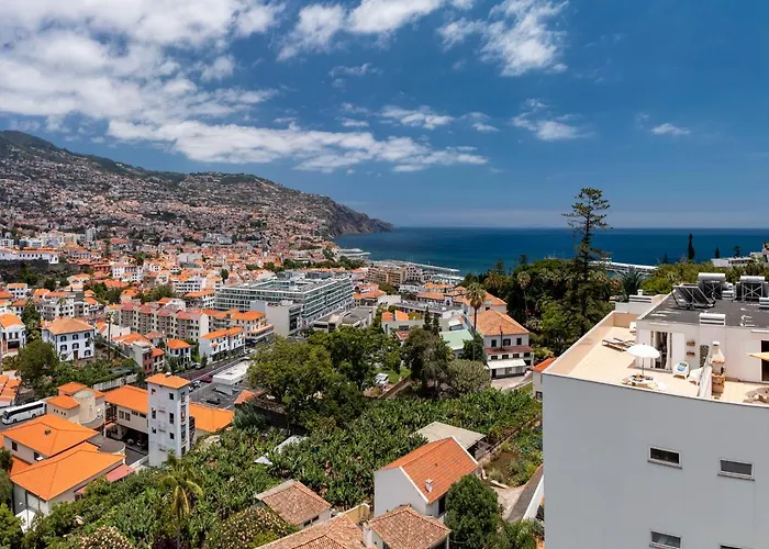 Jasmineiro I By An Island *