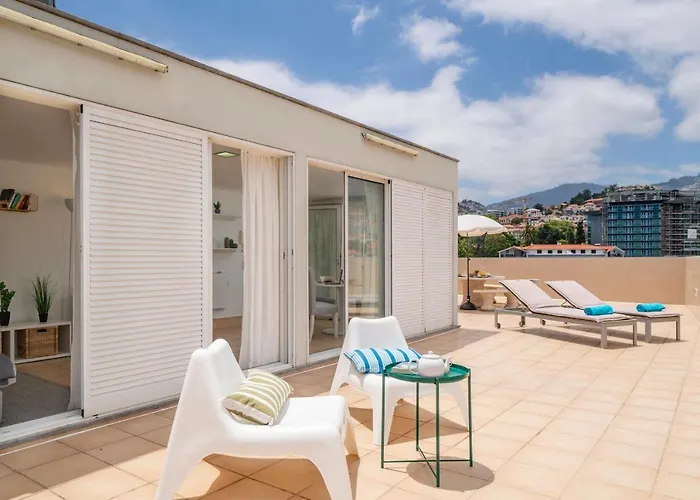 Jasmineiro I By An Island フンシャル