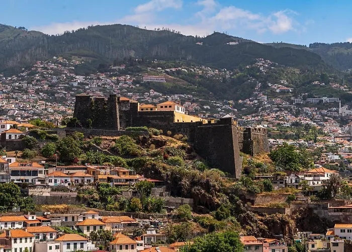 Jasmineiro I By An Island דירה