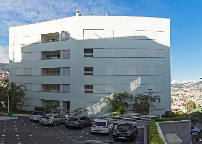 Jasmineiro I By An Island * フンシャル