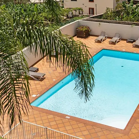 Jasmineiro I By An Island